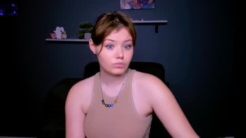 Snapshot of nikol_kitt chatting on December 17, 7:15 pm Little Niko  Help me reach my goals online show from December 17, 7:15 pm