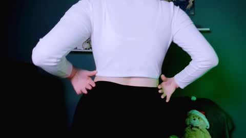 Snapshot of nikol_kitt chatting on January 7, 7:17 pm Little Niko  Help me reach my goals online show from January 7, 7:17 pm