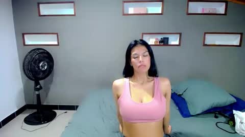 Snapshot of nila_kaia chatting on January 23, 11:59 pm nila online show from January 23, 11:59 pm