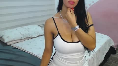 Snapshot of nila_kaia chatting on October 13, 2:14 am nila online show from October 13, 2:14 am