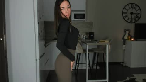 Bella online show from April 8, 5:37 pm