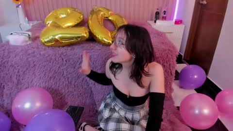 nina_ford_ online show from May 29, 3:26 am
