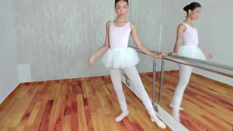 Snapshot of nina_ponse chatting on February 15, 8:45 pm Natalia online show from February 15, 8:45 pm