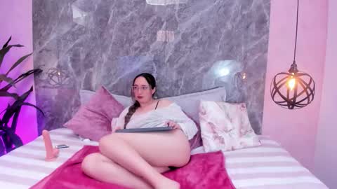 Nina online show from February 9, 2:08 pm