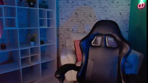 Snapshot of noeva_ chatting on October 2, 11:54 pm Noeva online show from October 2, 11:54 pm