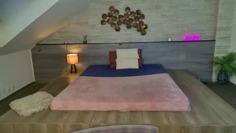 Liz online show from March 1, 5:07 am