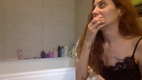 norablues online show from November 22, 8:33 pm