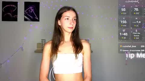 Hello My name is Helene NTMU  Finger up if u like what u see online show from July 23, 2:36 pm