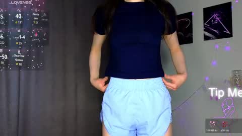 Hello My name is Helene NTMU  Finger up if u like what u see online show from April 23, 2:19 pm