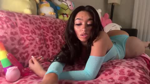 nylasinns online show from May 27, 2:08 am