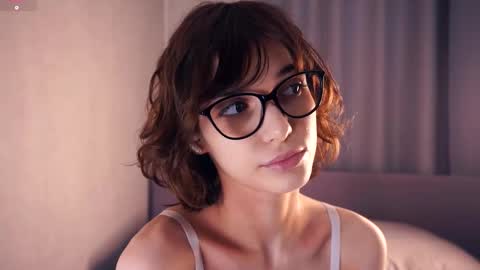 Thea online show from December 5, 6:42 pm