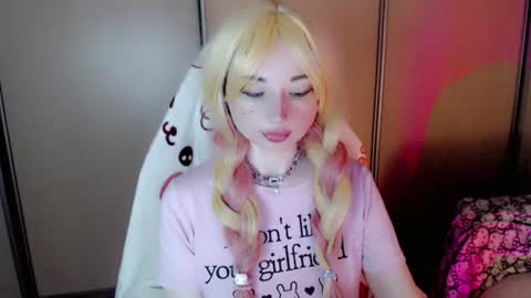 Milly online show from June 11, 2:53 am
