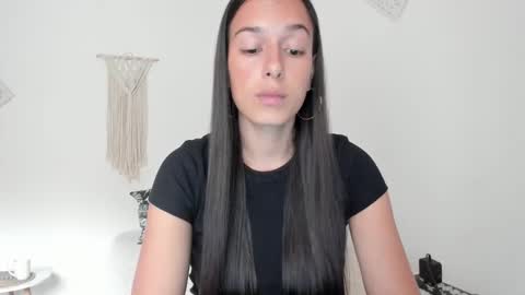 ohanna_ online show from December 3, 10:07 pm