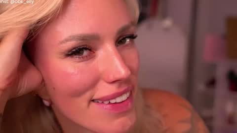 Kelly online show from May 28, 1:58 am