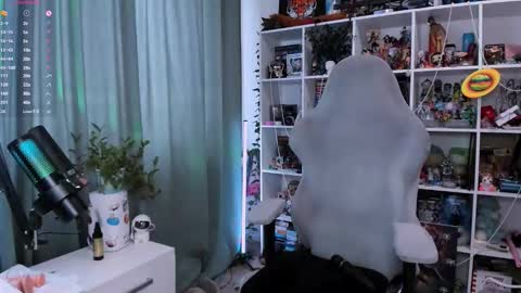 Clementine  Clem  online show from February 11, 10:39 am