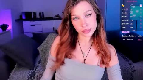 Snapshot of ohmymiami_ chatting on October 19, 4:20 pm Light  online show from October 19, 4:20 pm