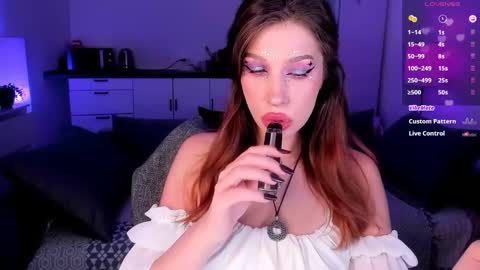 Snapshot of ohmymiami_ chatting on October 23, 8:37 pm Light  online show from October 23, 8:37 pm