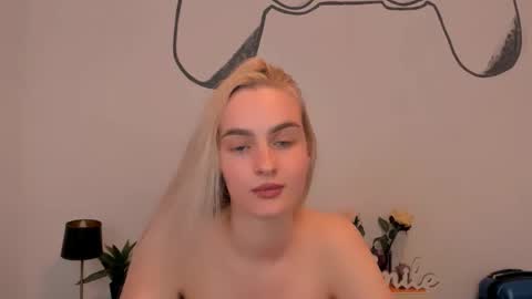 Snapshot of oliviahappy chatting on October 3, 8:47 pm oliviaBeauty online show from October 3, 8:47 pm