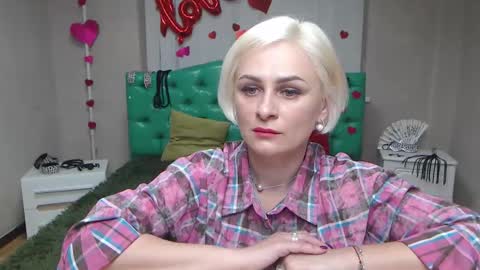 Snapshot of oliviahorst chatting on September 24, 5:17 am OliviaHorst online show from September 24, 5:17 am