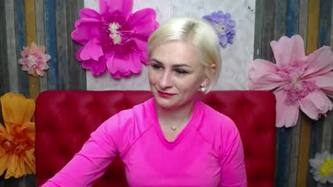 Snapshot of oliviahorst chatting on September 15, 5:27 am OliviaHorst online show from September 15, 5:27 am