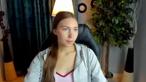 olivialangs online show from May 15, 11:02 am