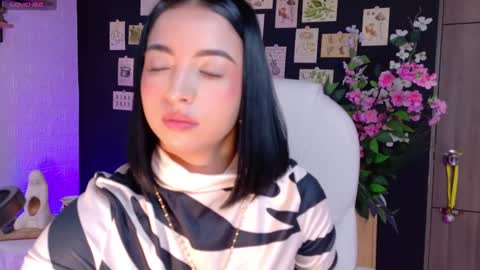 Snapshot of oliviamcneill chatting on January 20, 12:28 pm Olivia Mcneill  online show from January 20, 12:28 pm
