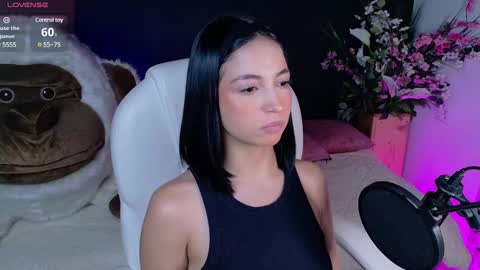 Snapshot of oliviamcneill chatting on February 4, 7:55 pm Olivia Mcneill  online show from February 4, 7:55 pm