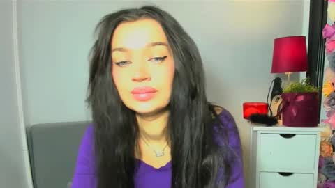 OliviaWomen online show from February 17, 8:24 am