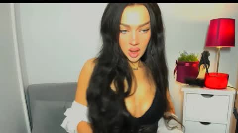 OliviaWomen online show from February 9, 7:21 am