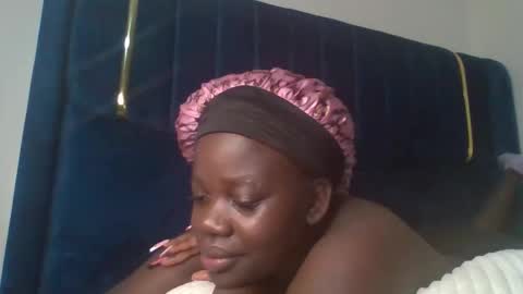 ollleina online show from March 19, 9:30 pm