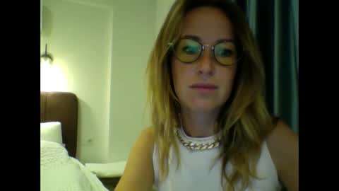 olyra11 online show from January 6, 9:07 pm