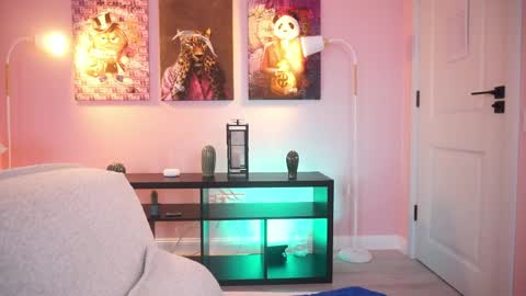 Olyvia online show from April 22, 6:27 pm