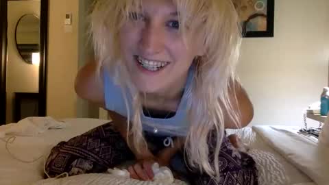 omilk online show from October 16, 2:03 am