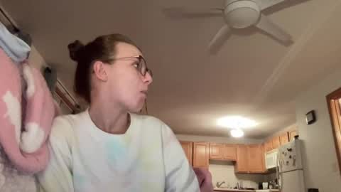 paisleysnowxo online show from March 11, 2:32 am