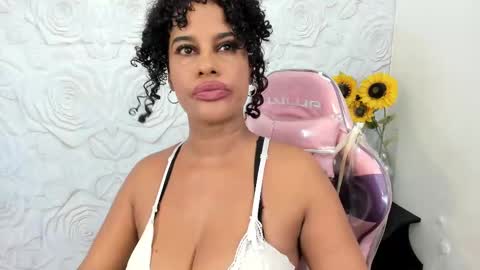 Snapshot of pamela_guzmaan_ chatting on December 4, 4:27 pm PAMELA online show from December 4, 4:27 pm