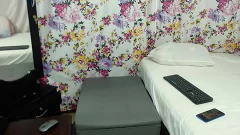 Snapshot of pamela_vasquez chatting on January 12, 12:39 am diana online show from January 12, 12:39 am