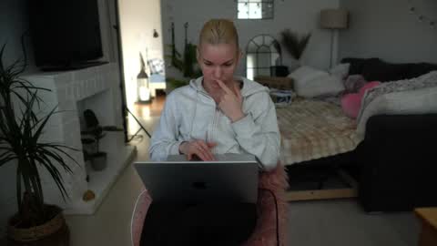 Kristina Kriss online show from March 11, 1:25 pm