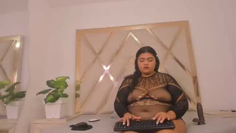 Paola online show from October 19, 9:39 pm