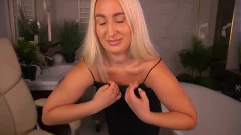 Lia online show from June 8, 1:34 pm