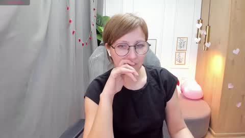 Snapshot of paris_cherry chatting on February 18, 1:33 pm Paris online show from February 18, 1:33 pm