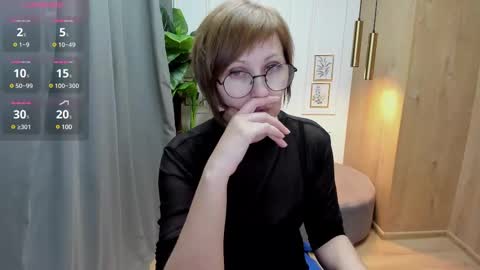 Snapshot of paris_cherry chatting on March 12, 1:30 pm Paris online show from March 12, 1:30 pm