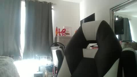 parisbaby2000 online show from February 27, 3:45 pm