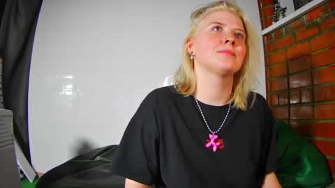 Snapshot of passion_luna chatting on March 5, 12:33 pm LunaAlan online show from March 5, 12:33 pm