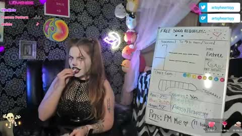 ArtsyHeartsyy online show from December 21, 2:41 am