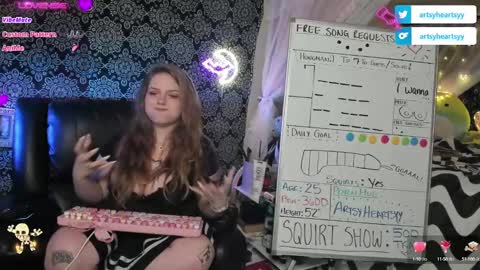 ArtsyHeartsyy online show from December 10, 1:54 am