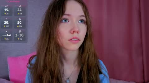 pearly_peach_ online show from May 17, 6:07 pm