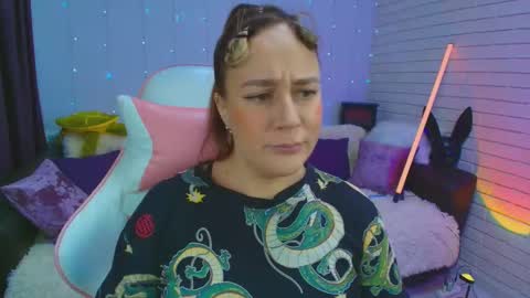 Dia  online show from February 15, 8:56 pm