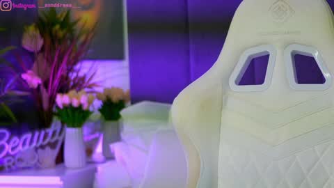 Dee online show from November 15, 5:36 pm