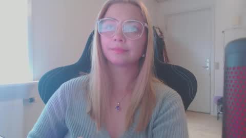 petalkiss online show from September 10, 2:39 pm