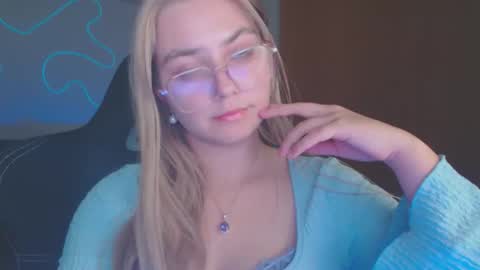 petalkiss online show from October 7, 6:23 pm